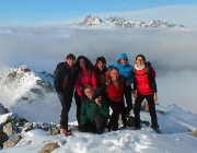01 In vetta al Monte Venturosa (1999 m) ...oltre le nebbie il Tre Signori